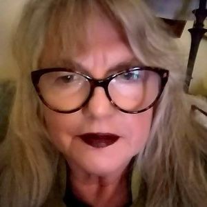 Meet your Posher, Claire